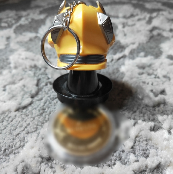 Yellow bee key chain - Picture 3 of 4